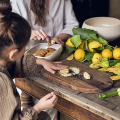 PLANCHES LES ESSENCES Planche à découper en chêne 35 x 21 cm