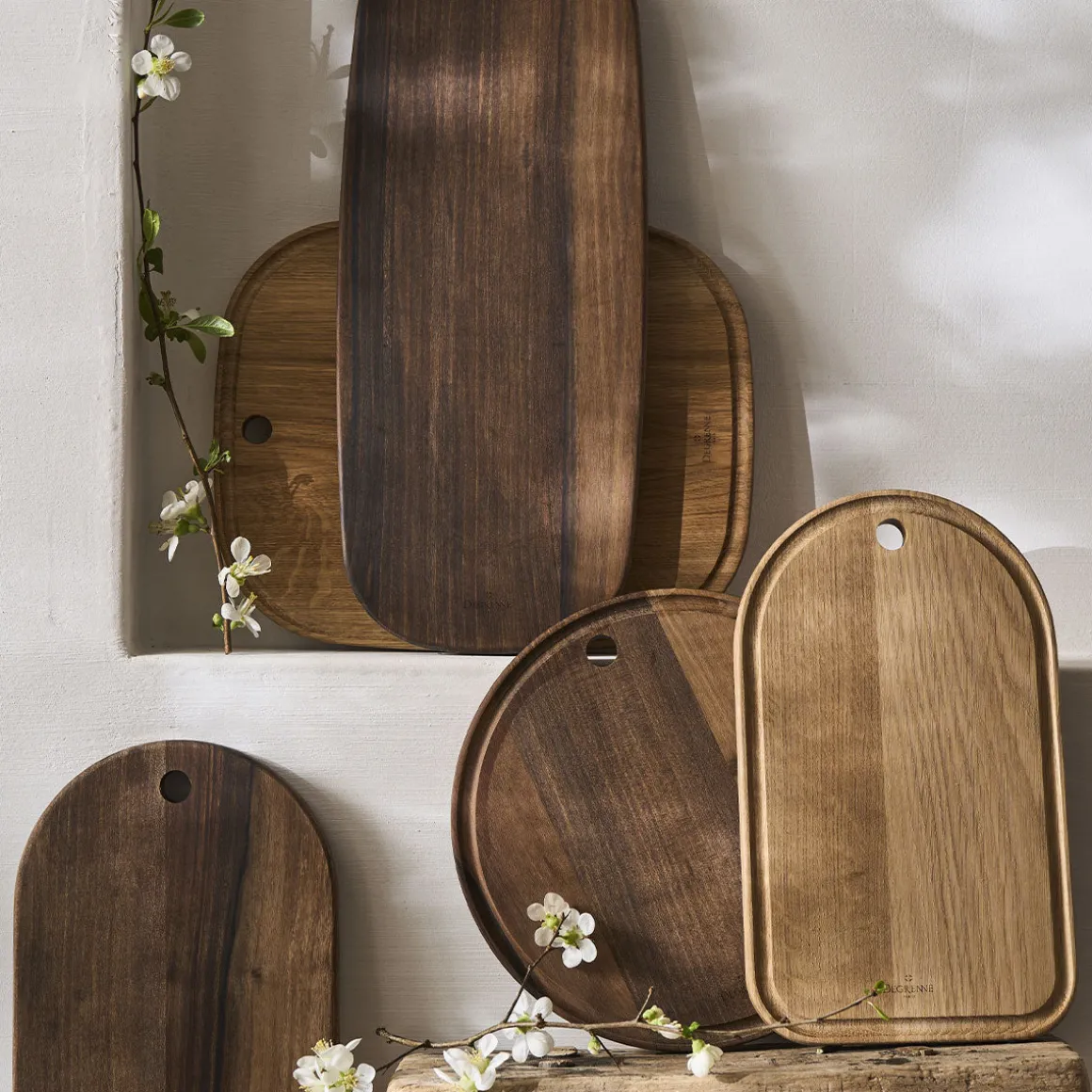 PLANCHES LES ESSENCES Planche à découper en noyer 29 cm